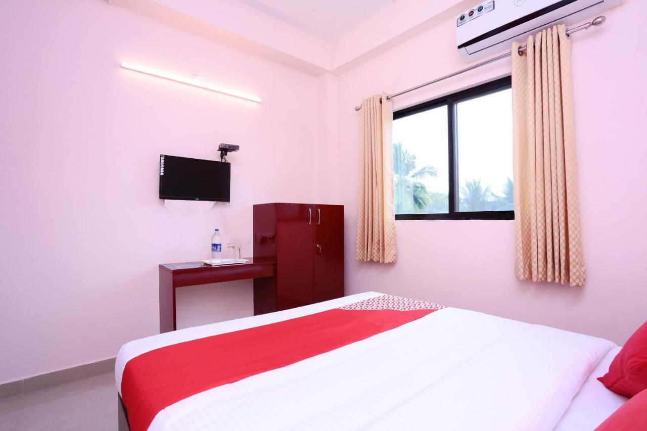 Oyo 13577 Tkr Metro Residency Hotell Kochi Eksteriør bilde