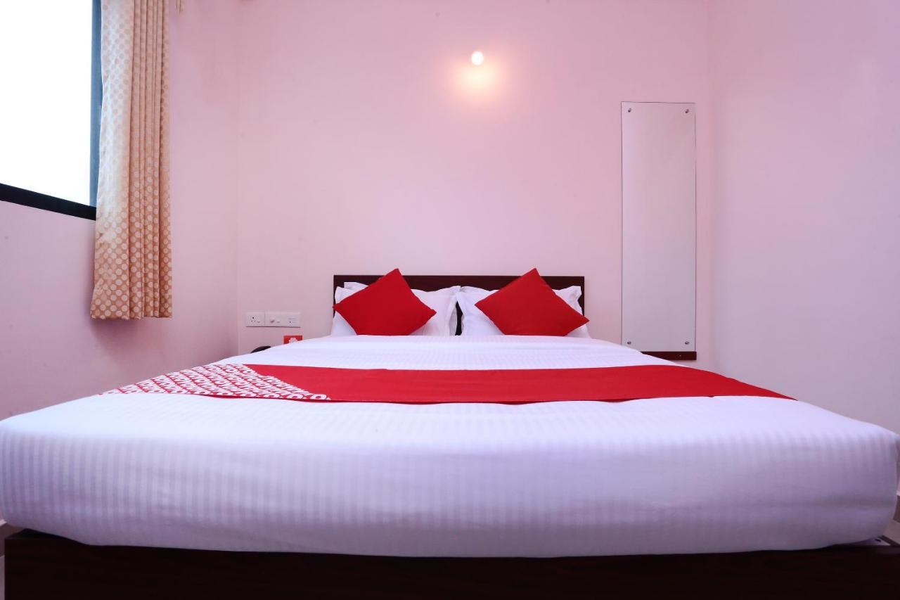 Oyo 13577 Tkr Metro Residency Hotell Kochi Eksteriør bilde
